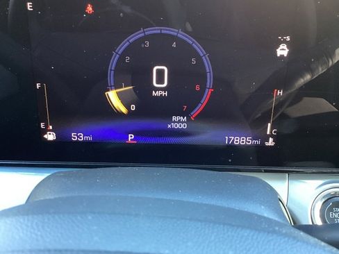 Used 2025 Chevrolet Trax LT w/ LT Convenience Package image 12