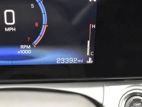 Used 2025 Chevrolet Trax LT w/ LT Convenience Package FWD image 29