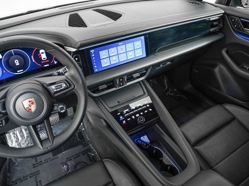 Certified 2025 Porsche Macan 4 Electric AWD/4WD image 18