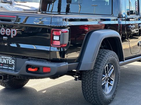 New 2026 Jeep Gladiator Mojave w/ Technology Group AWD/4WD image 7