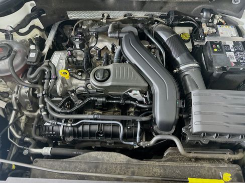 Used 2024 Volkswagen Taos SE FWD image 31
