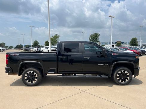 Used 2020 Chevrolet Silverado 2500 Custom w/ Custom Value Package AWD/4WD image 6