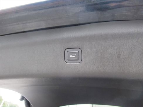 Used 2020 Buick Enclave Essence w/ Sound and Sites Package image 33