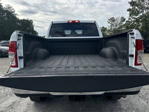 Used 2024 RAM 2500 Big Horn w/ Bed Utility Group image 18