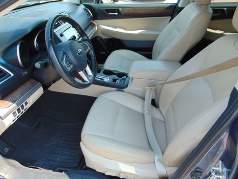 Used 2016 Subaru Outback 2.5i Limited AWD/4WD image 10