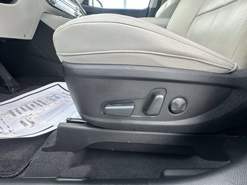 Used 2024 Kia Telluride EX w/ EX Captain's Chair Package FWD image 18