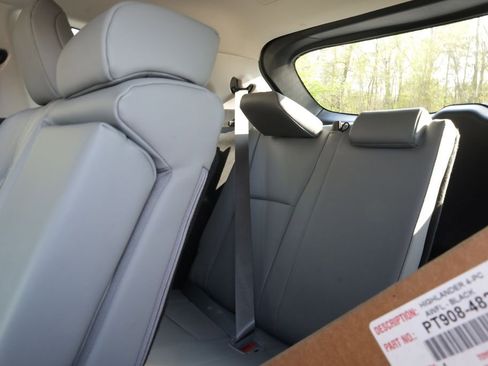 New 2026 Toyota Highlander XLE image 14