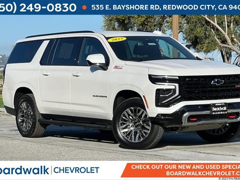 Used 2025 Chevrolet Suburban Z71 image 1