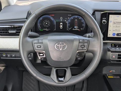 Used 2026 Toyota Camry XLE FWD image 20