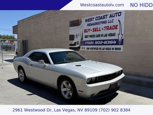 Used 2012 Dodge Challenger SXT RWD image 1