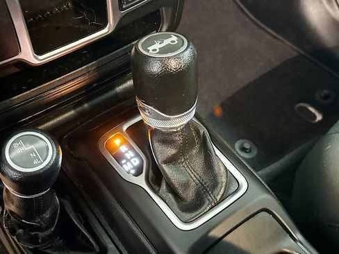 Used 2018 Jeep Wrangler Sport AWD/4WD image 17