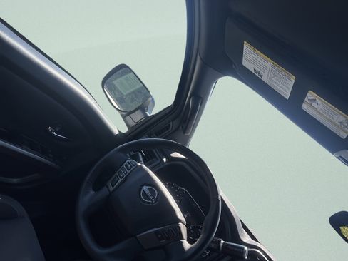 Used 2024 Nissan Titan SV w/ SV Bronze Edition Package image 57