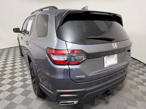 Used 2025 Honda Pilot Black Edition image 4