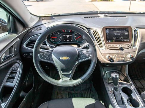 Used 2019 Chevrolet Malibu LT FWD image 11