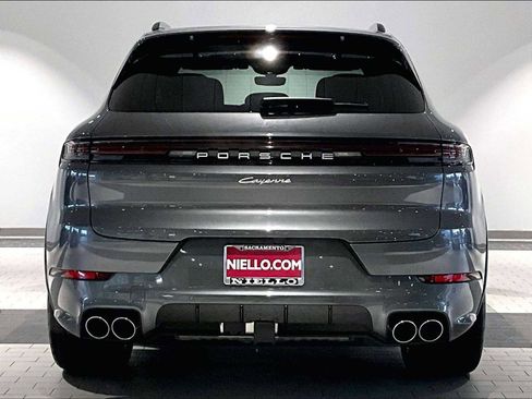 Used 2026 Porsche Cayenne image 9