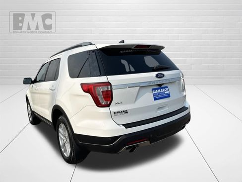 Used 2018 Ford Explorer XLT AWD/4WD image 4