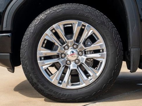Used 2022 GMC Sierra 1500 Denali w/ Technology Package AWD/4WD image 3