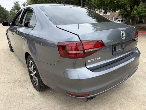 Used 2016 Volkswagen Jetta SE FWD image 5
