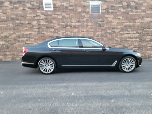 Used 2017 BMW 750Li xDrive image 6