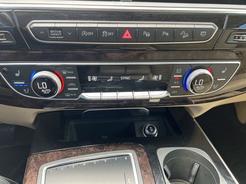 Used 2019 Audi Q7 3.0T Prestige w/ Prestige Package AWD/4WD image 30