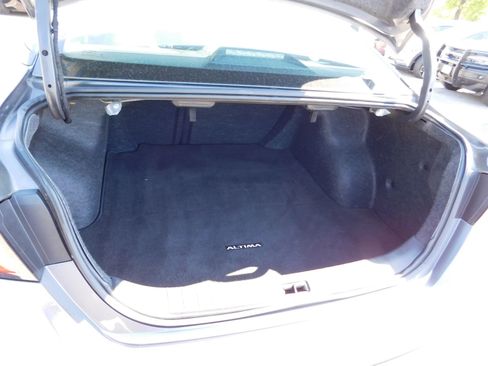Used 2024 Nissan Altima 2.5 SV FWD image 7