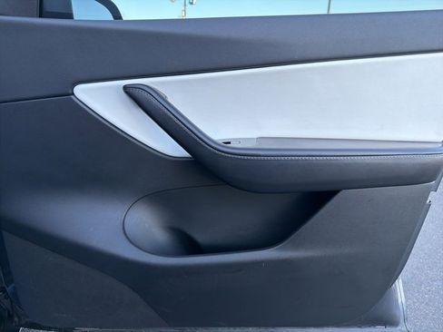 Used 2020 Tesla Model Y Long Range image 11