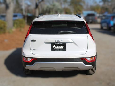 Used 2025 Kia Niro LX image 8