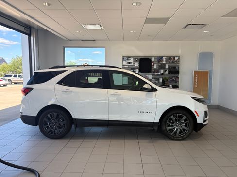 Used 2023 Chevrolet Equinox RS FWD image 11
