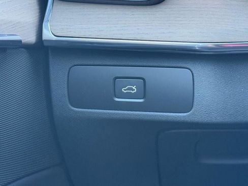 New 2025 Volvo XC90 B5 Plus image 16