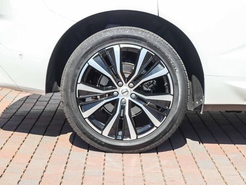 Used 2024 Volvo XC60 B5 Plus w/ Protection Package Premier AWD/4WD image 10