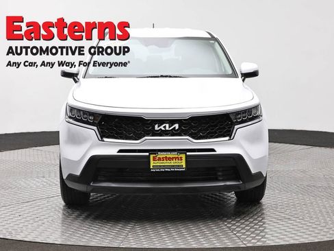 Used 2022 Kia Sorento LX FWD image 2