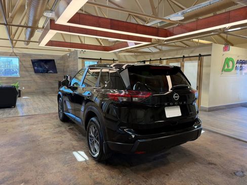 Used 2025 Nissan Rogue S image 6