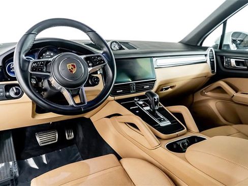 Used 2022 Porsche Cayenne S image 2