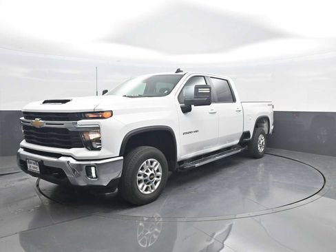 Used 2025 Chevrolet Silverado 2500 LT w/ Convenience Package AWD/4WD image 4