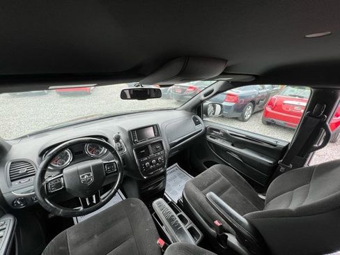 Used 2018 Dodge Grand Caravan SE FWD image 27