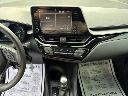 Used 2020 Toyota C-HR LE FWD image 12