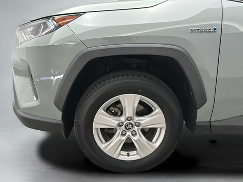 Used 2020 Toyota RAV4 XLE w/ Convenience Package AWD/4WD image 9