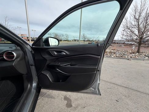 Used 2025 Chevrolet Trax RS w/ Sunroof Package image 28