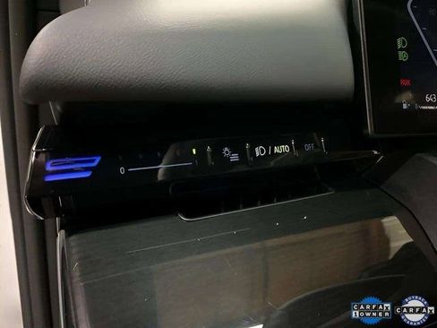 Used 2025 BMW 530i xDrive image 35