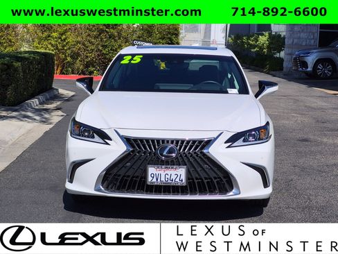 Used 2025 Lexus ES 300h w/ Premium Package FWD image 2