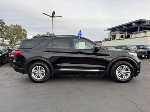 Certified 2020 Ford Explorer XLT w/ Equipment Group 202A image 7