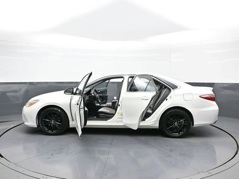 Used 2015 Toyota Camry SE image 41