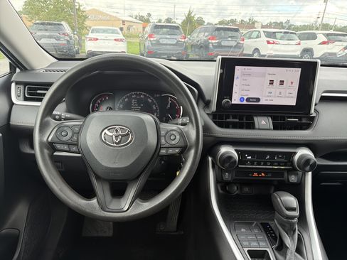 Used 2023 Toyota RAV4 LE AWD/4WD image 12