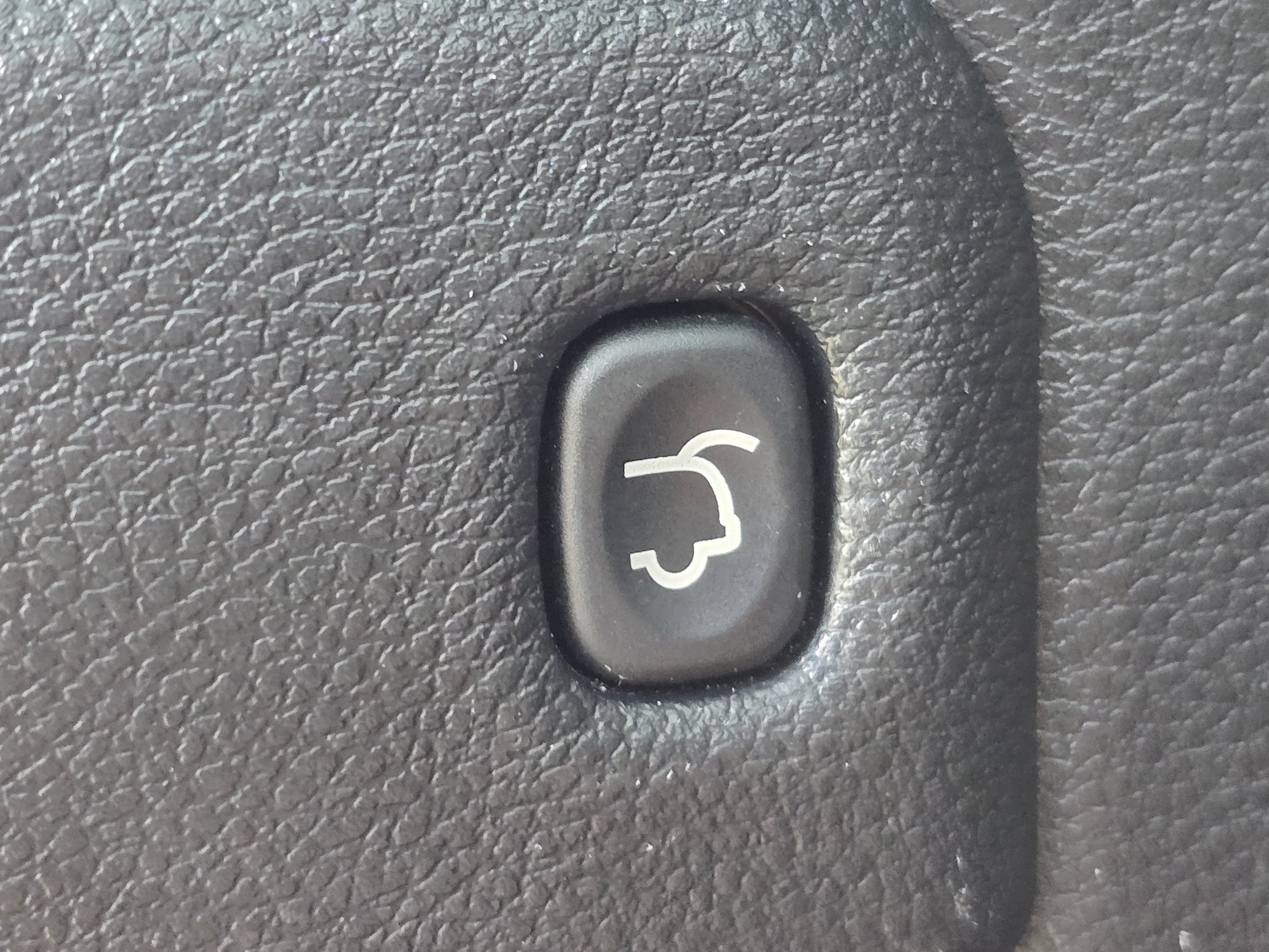 Used 2020 Jeep Grand Cherokee Altitude AWD/4WD image 30