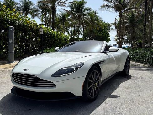 Used 2019 Aston Martin DB11 Volante RWD image 14