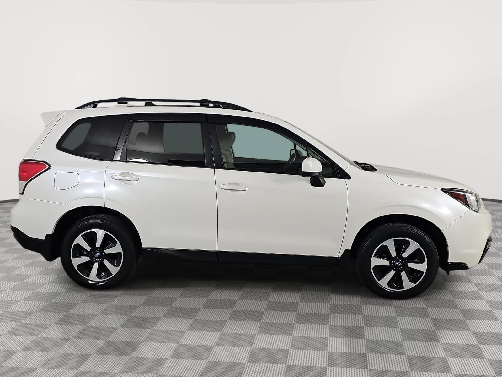 Used 2017 Subaru Forester 2.5i Premium AWD/4WD image 9