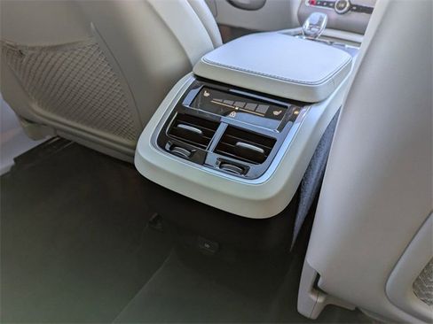 Certified 2023 Volvo XC90 B6 Ultimate image 27