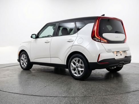 Used 2025 Kia Soul LX w/ LX Technology Package image 6