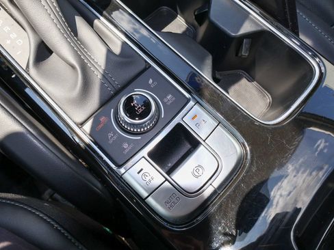 Used 2025 Kia Telluride S AWD/4WD image 32
