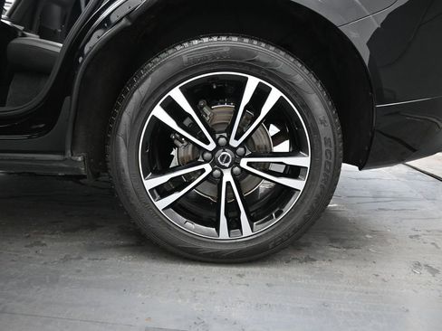 Used 2021 Volvo XC60 T5 Momentum w/ Premium Package image 21